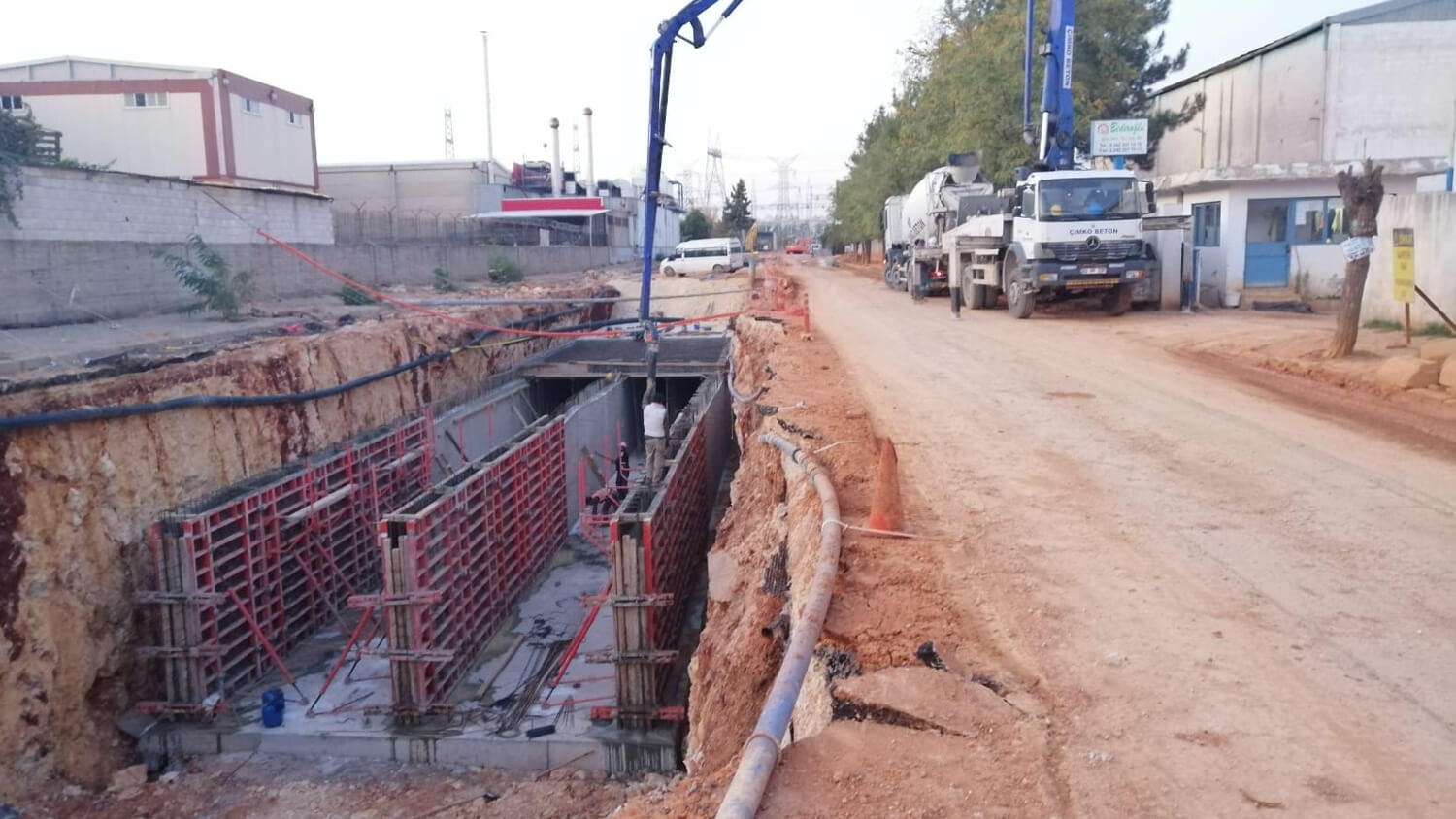 Gaziantep OSB 2 Bölgesindeki Kısımda Betonarme Kapalı ve Açık Kesitlerde Menfez Yapımı